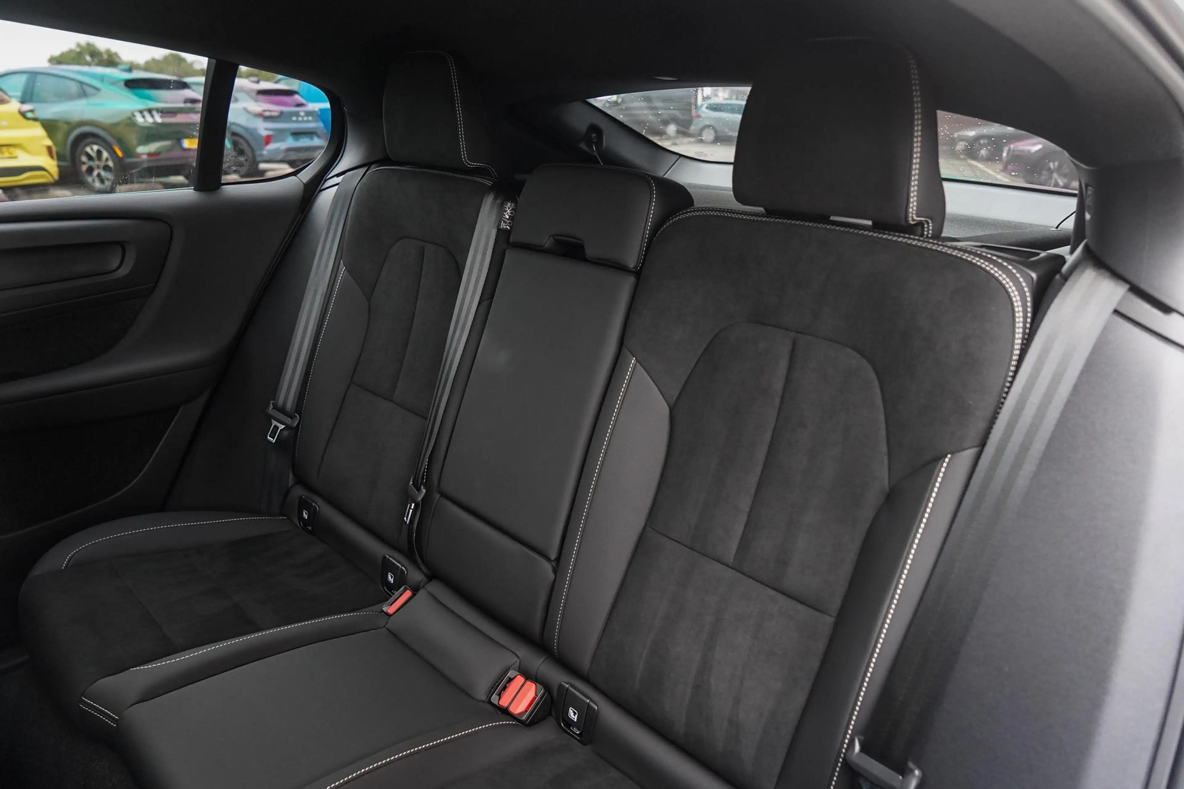 Volvo EC40 Twin Motor Ultra Black Edition 82 kWh 360 Parkeerc — photo 14