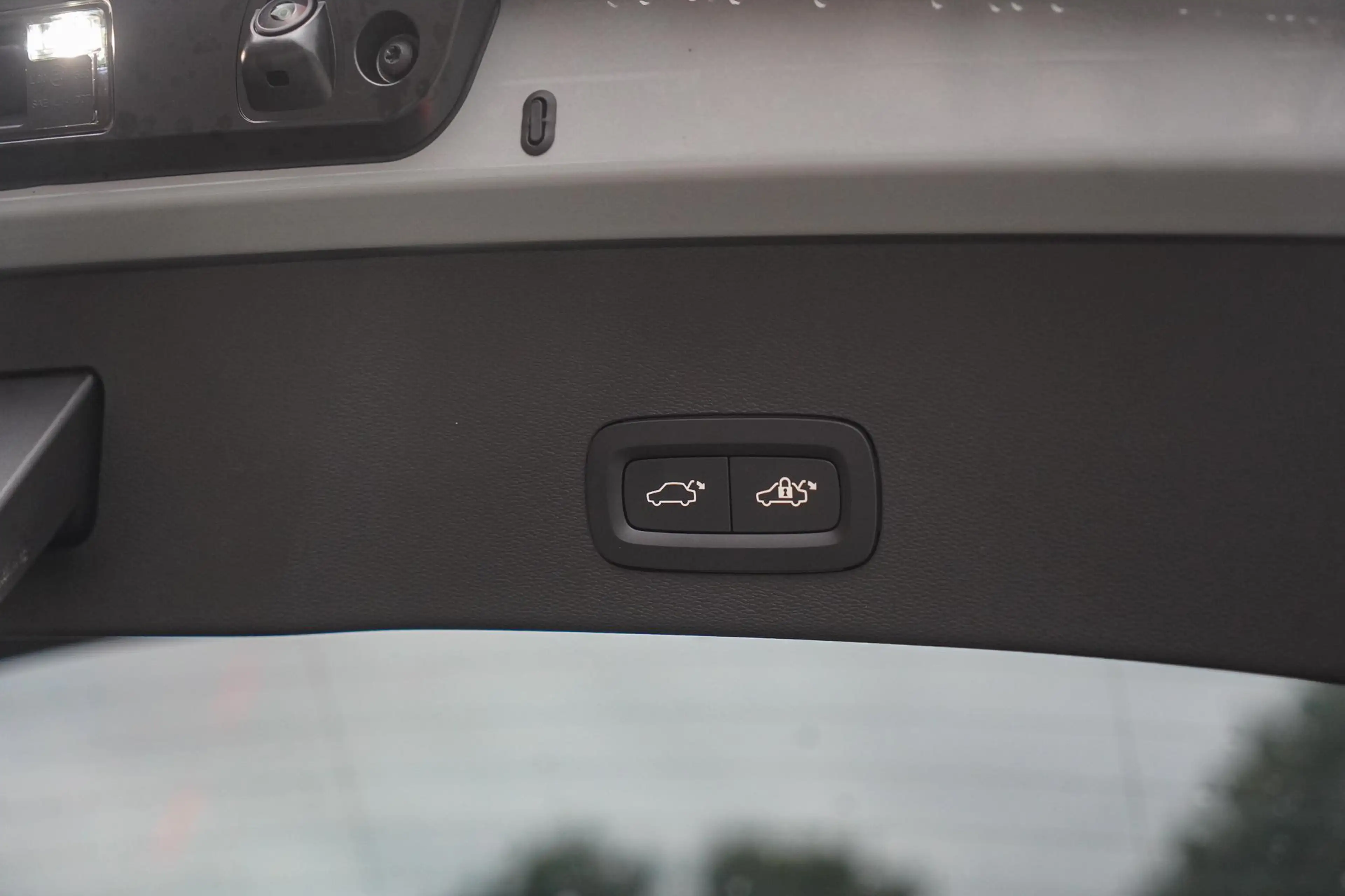 Volvo EC40 Twin Motor Ultra Black Edition 82 kWh 360 Parkeerc — photo 11