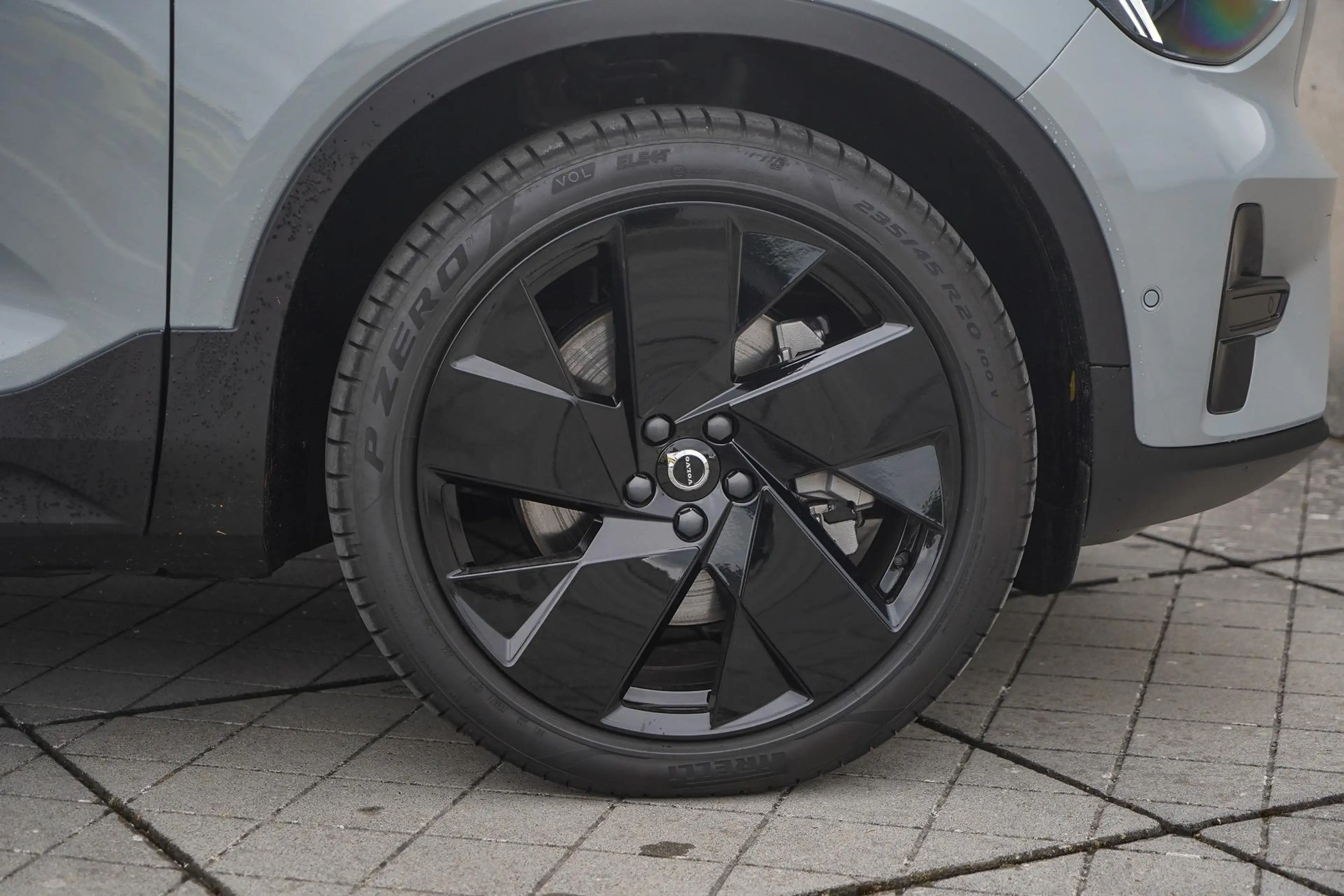 Volvo EC40 Twin Motor Ultra Black Edition 82 kWh 360 Parkeerc — photo 7