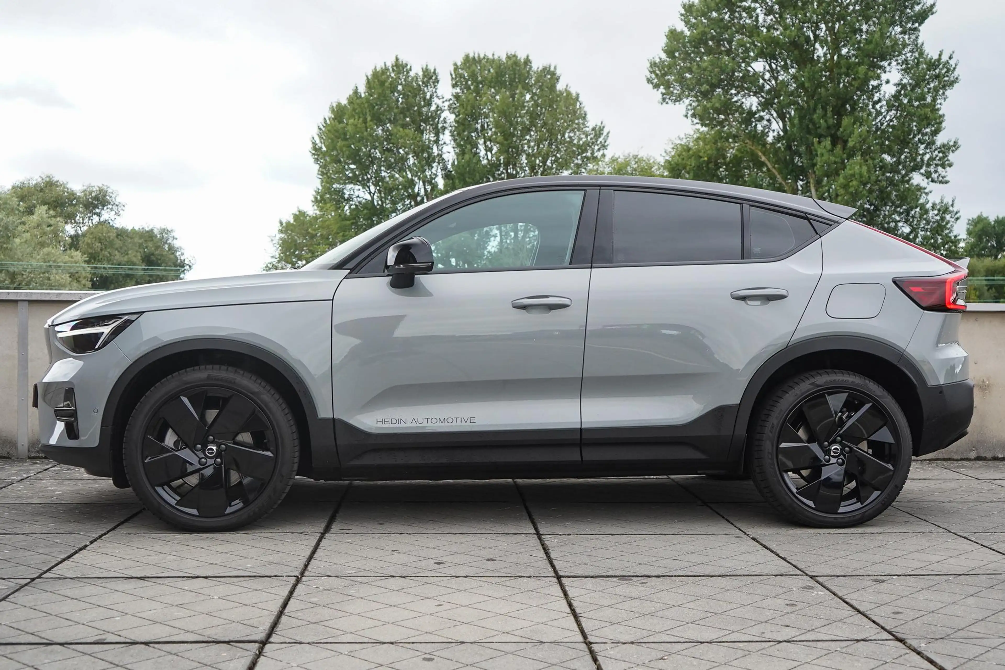 Volvo EC40 Twin Motor Ultra Black Edition 82 kWh 360 Parkeerc — photo 3