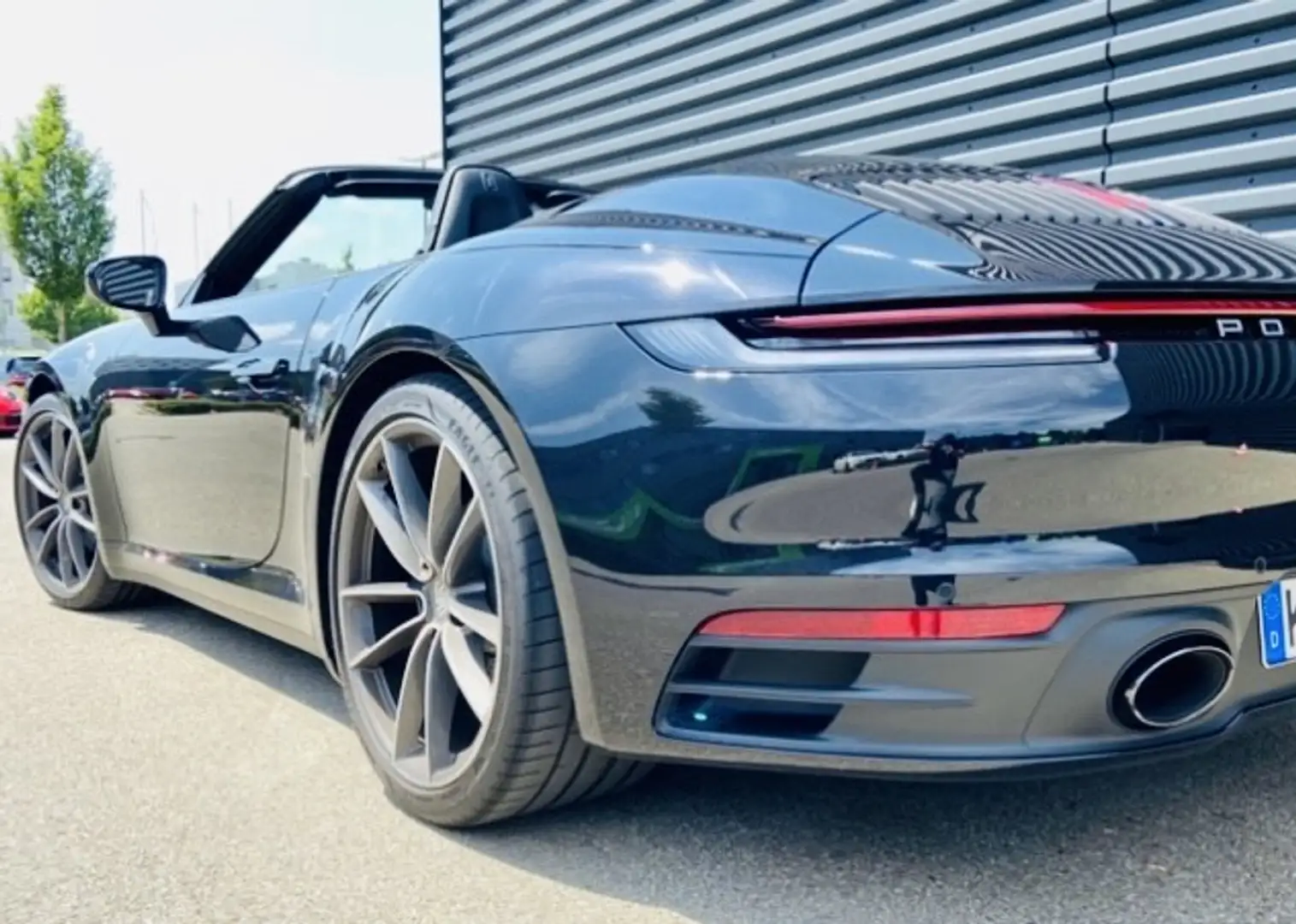 Porsche 992 Carrera Cabriolet Schwarz - 1