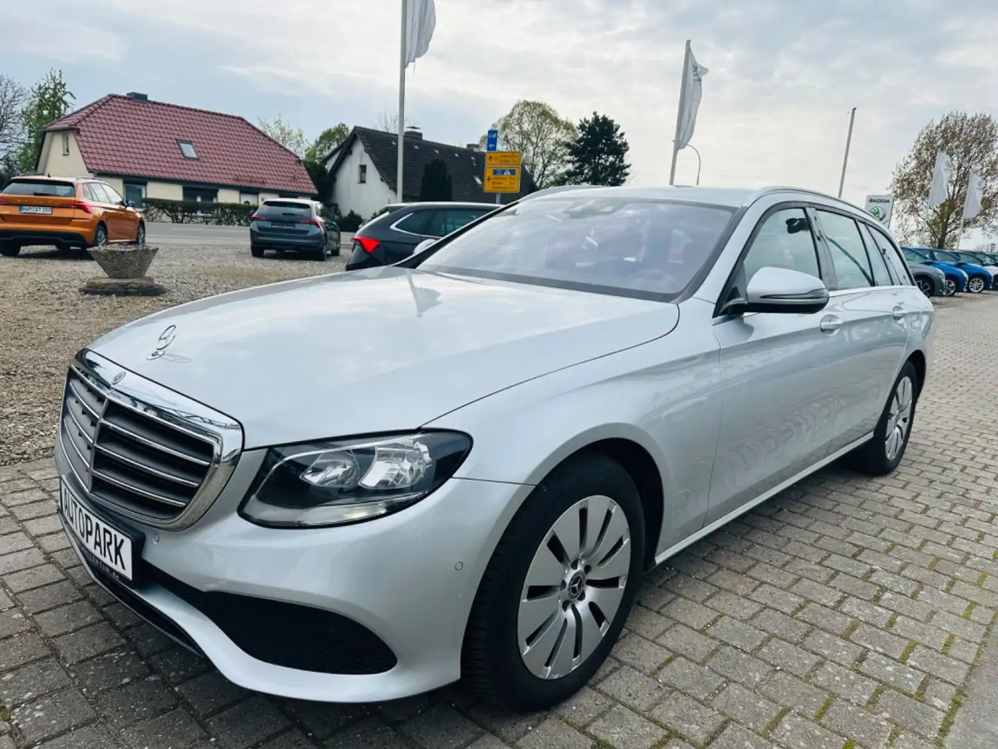 Mercedes-Benz E 220 T-Modell E 220 d*1.HAND*NAVI*KAMERA* Zilver - 2