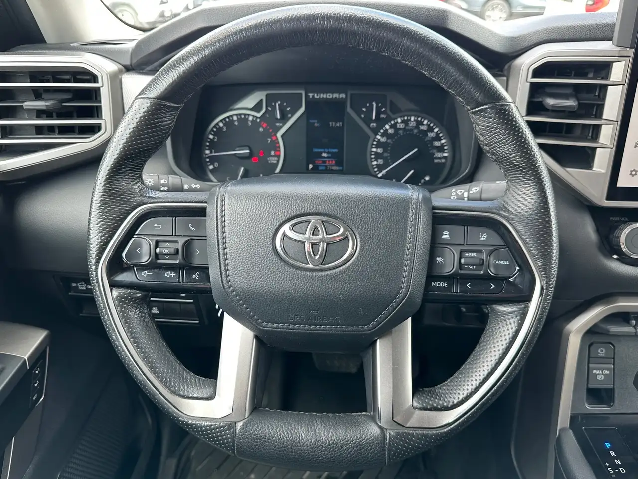 Toyota Tundra снимка Toyota Tundra
