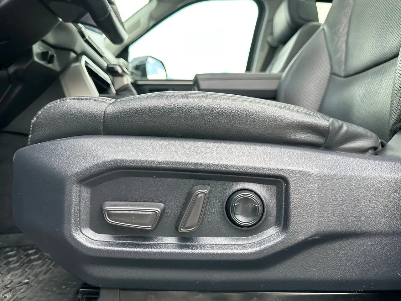 Toyota Tundra снимка Toyota Tundra