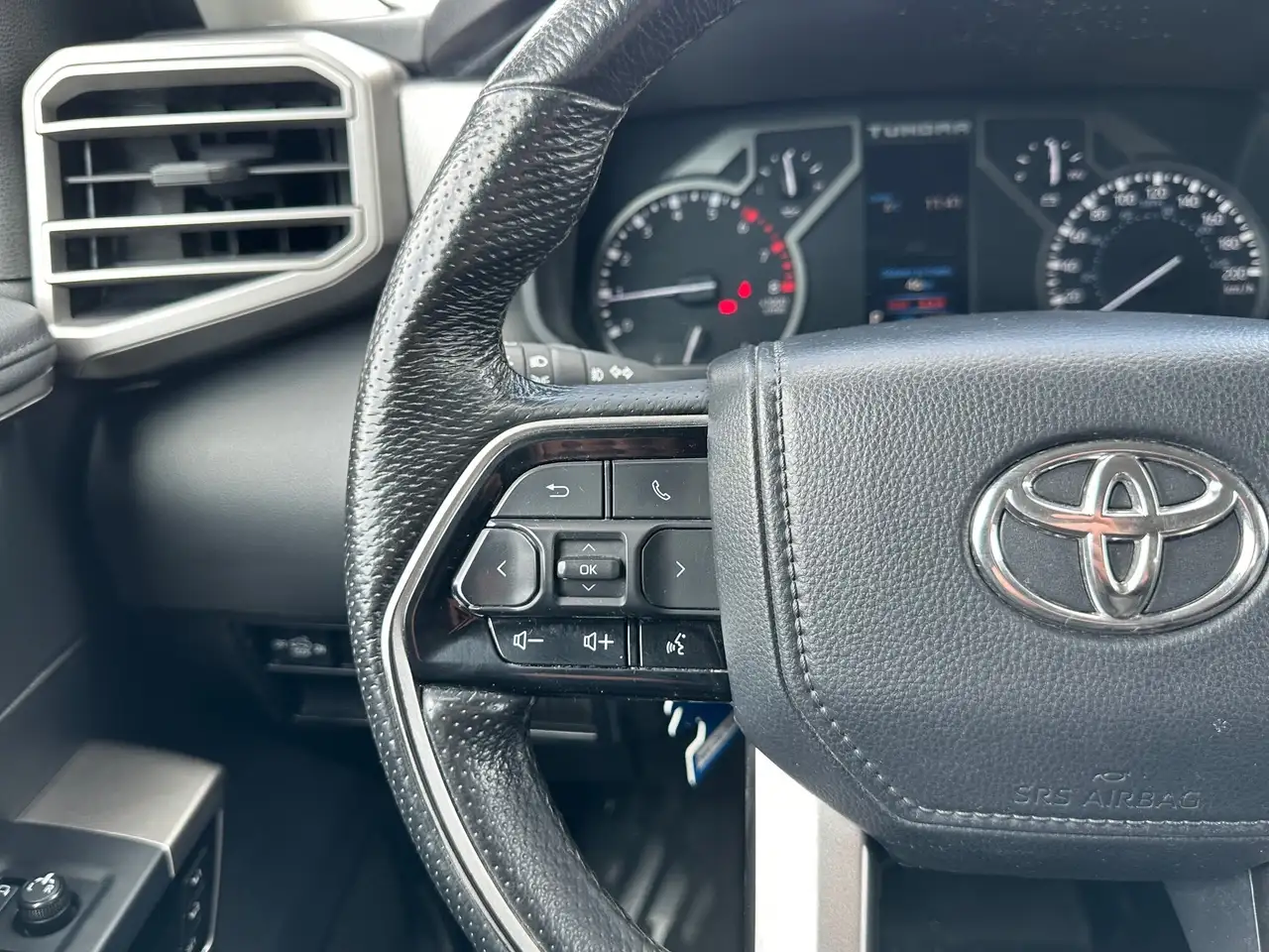 Toyota Tundra снимка Toyota Tundra