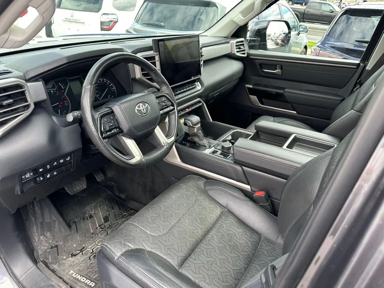 Toyota Tundra снимка Toyota Tundra