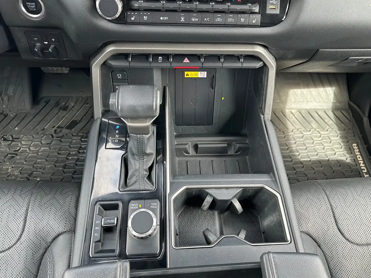 Toyota Tundra снимка Toyota Tundra