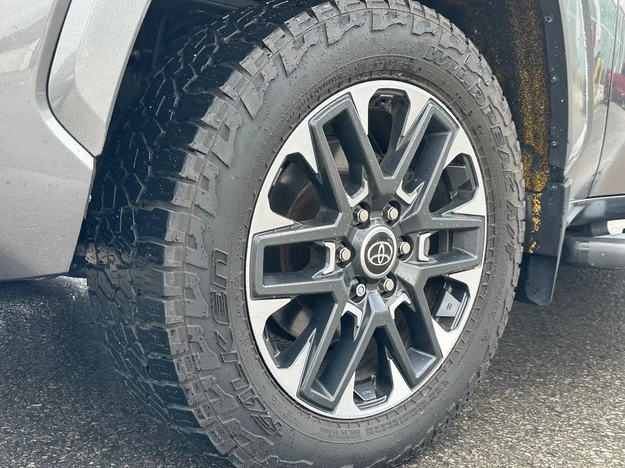 Toyota Tundra снимка Toyota Tundra