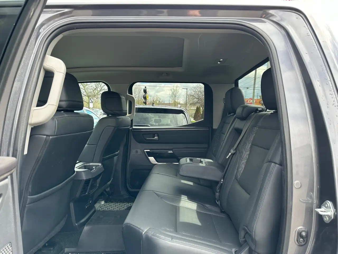 Toyota Tundra снимка Toyota Tundra