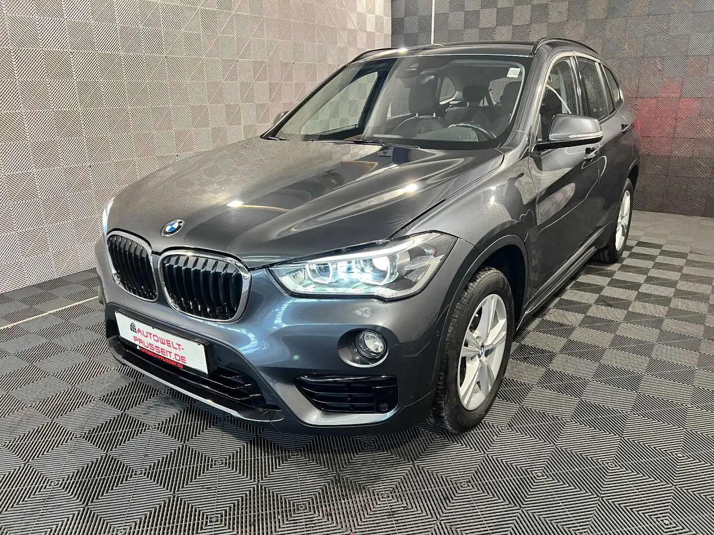 BMW X1 xDr. 18d*SPORT*LED-R.KAM-SHZ-CONN.DR.-AHK-17" Grau - 2