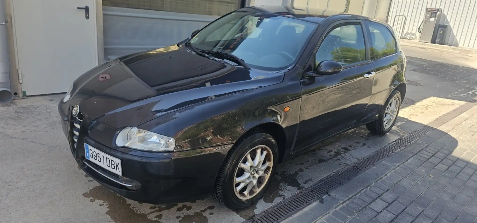 Alfa Romeo 147 1.6 Distinctive Negro - 1