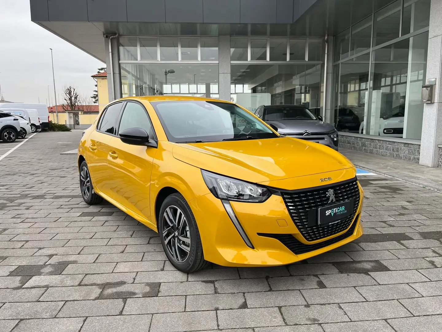 Peugeot 208 1.2 PureTech 100cv ALLURE+NAVI KM ZERO Jaune - 1