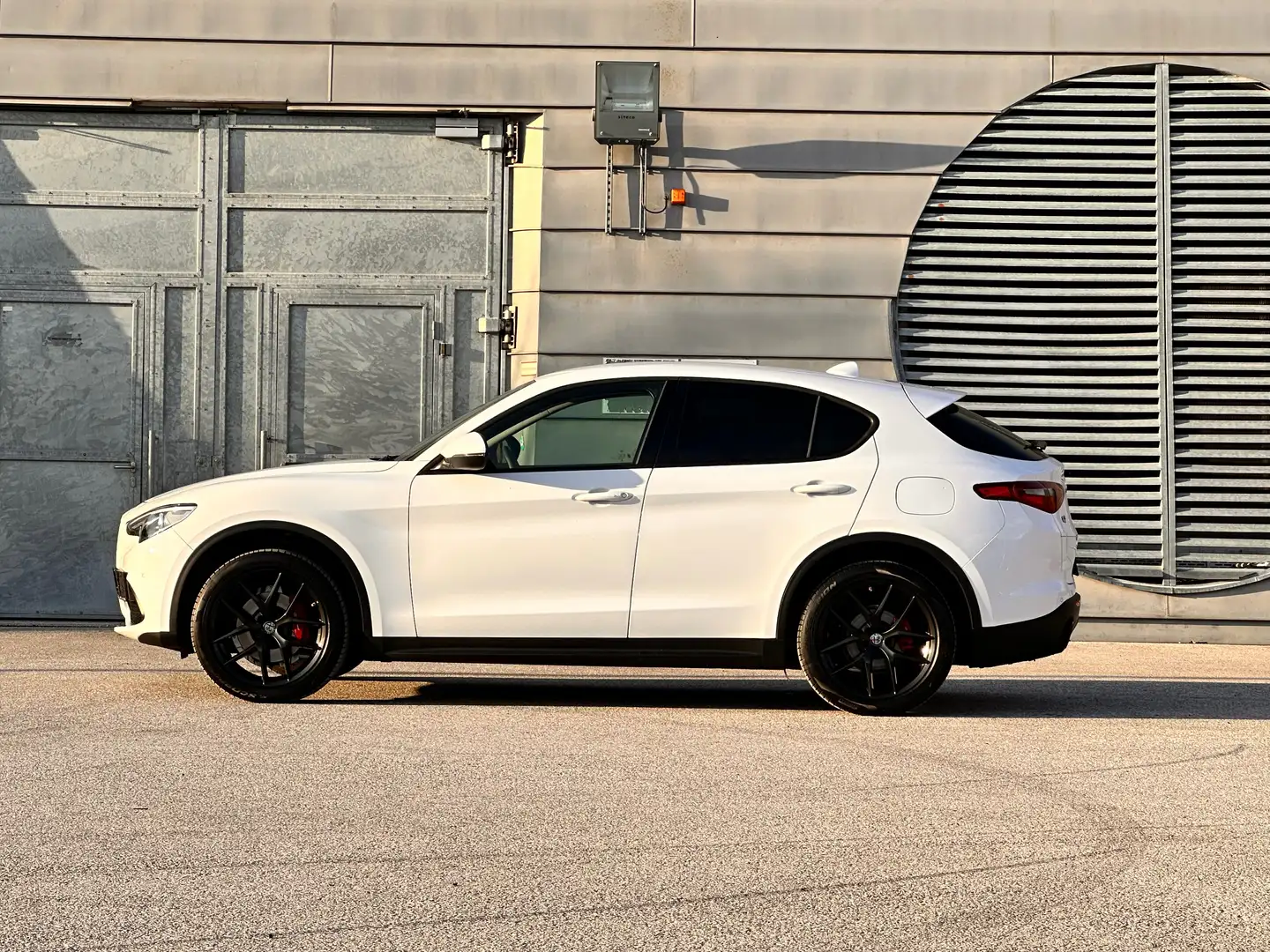 Alfa Romeo Stelvio 2.2 JTDM Super Q4 / AHK 2.3t / Diesel / Leder Weiß - 1