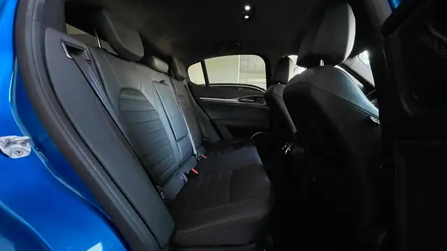 Alfa Romeo Stelvio view 13