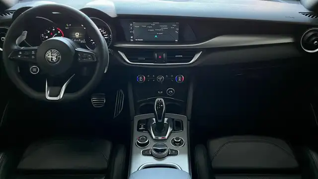 Alfa Romeo Stelvio view 10