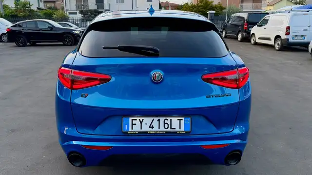 Alfa Romeo Stelvio view 8