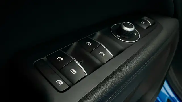 Alfa Romeo Stelvio view 18