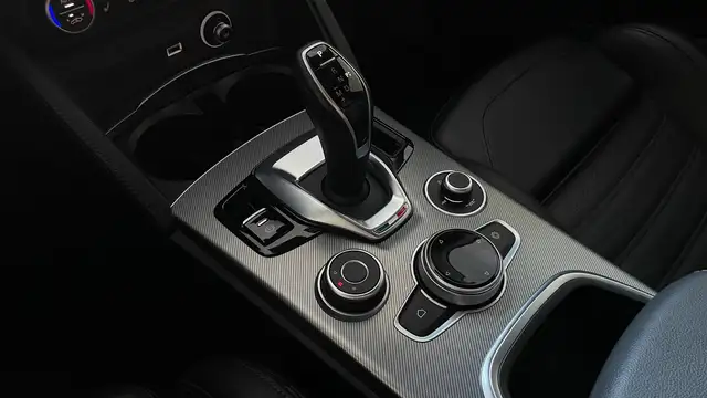 Alfa Romeo Stelvio view 22