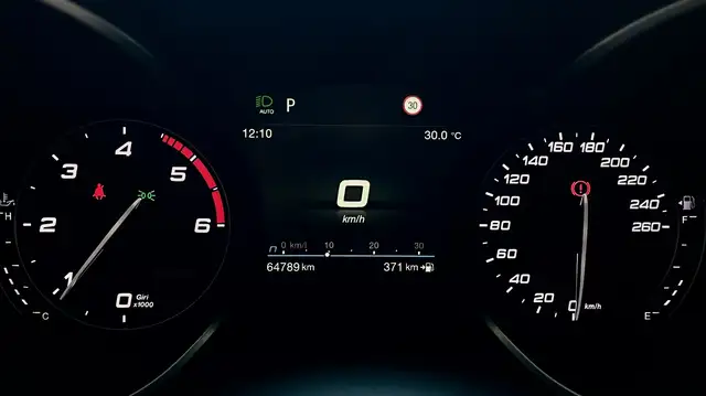 Alfa Romeo Stelvio view 21