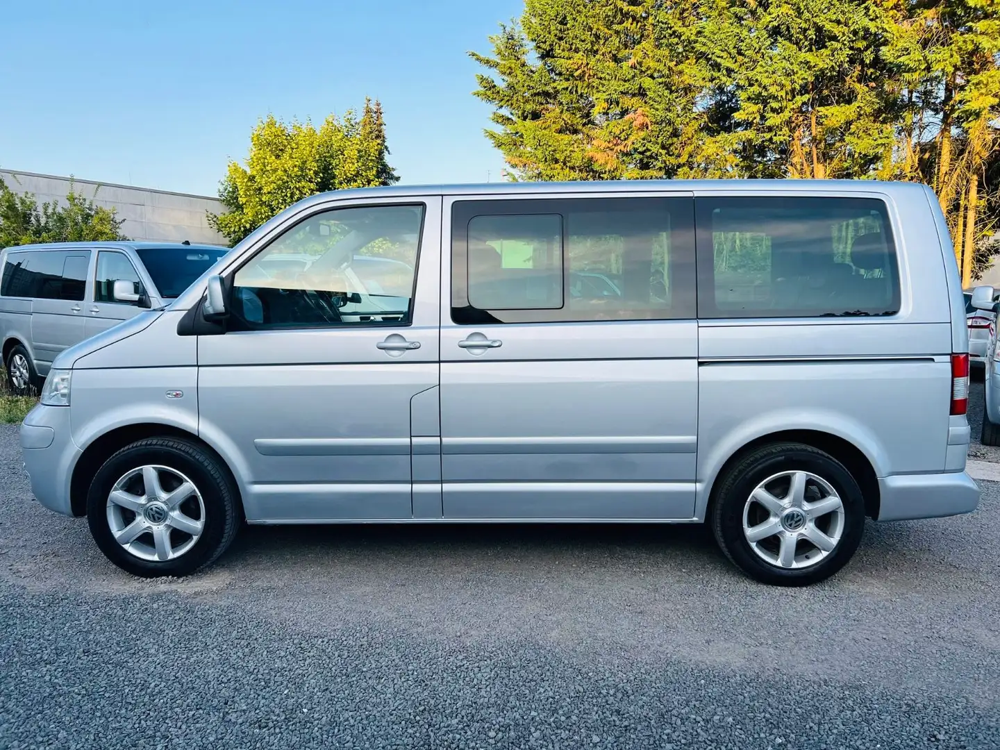 Volkswagen T5 Multivan Highline/2*Schiebetür/AHK/Navi/MwSt Silber - 2