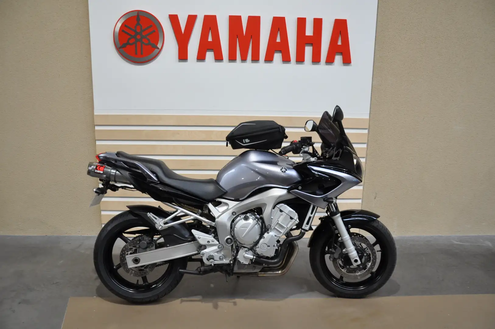 Yamaha FZ 6 Gris - 1