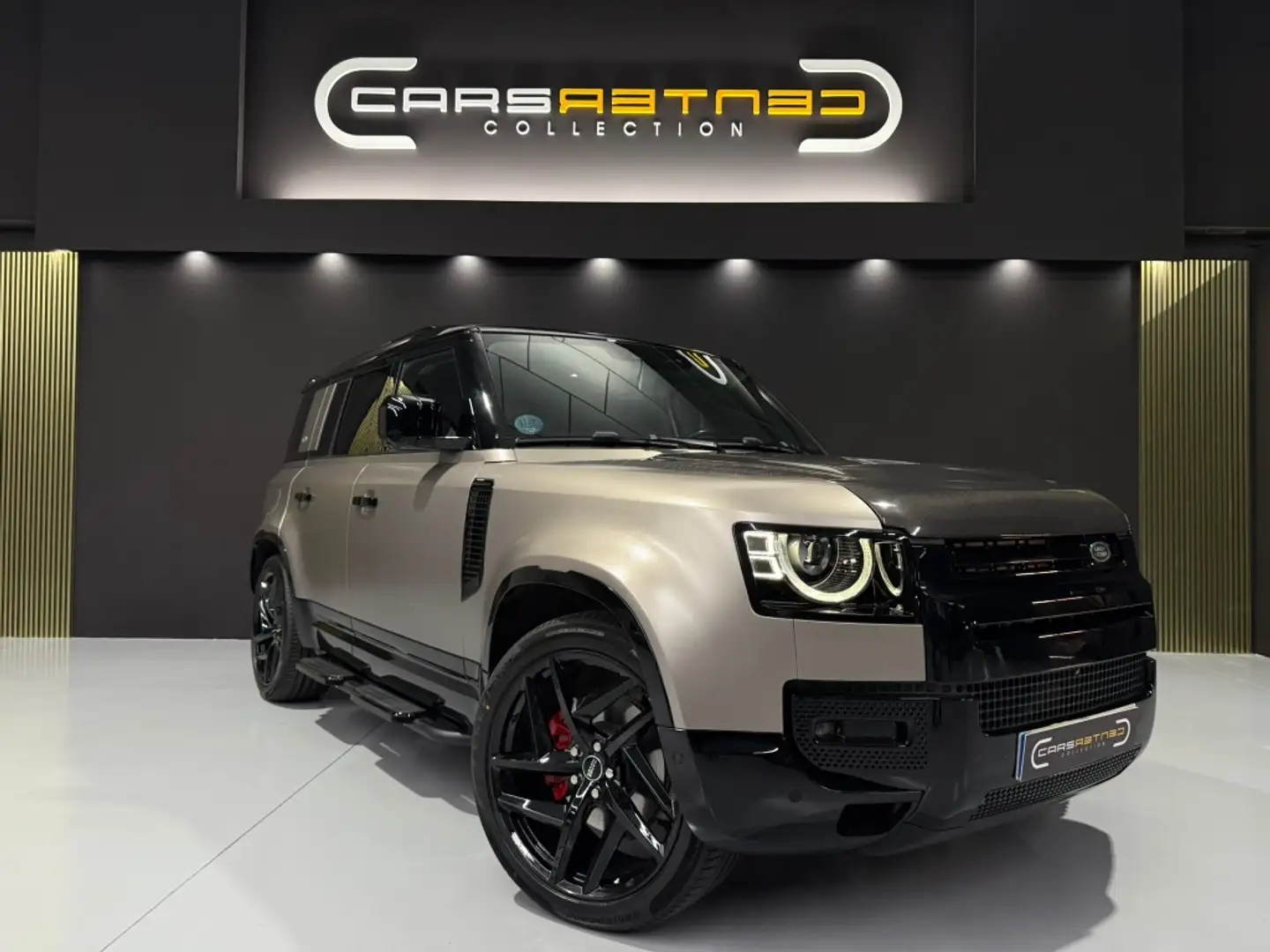 Land Rover Defender 110 3.0D l6 MHEV HSE AWD Aut. 200 Beige - 2