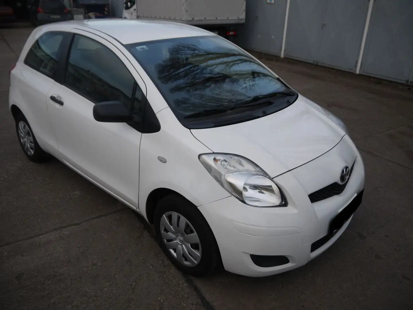 Toyota Yaris Cool Weiß - 1