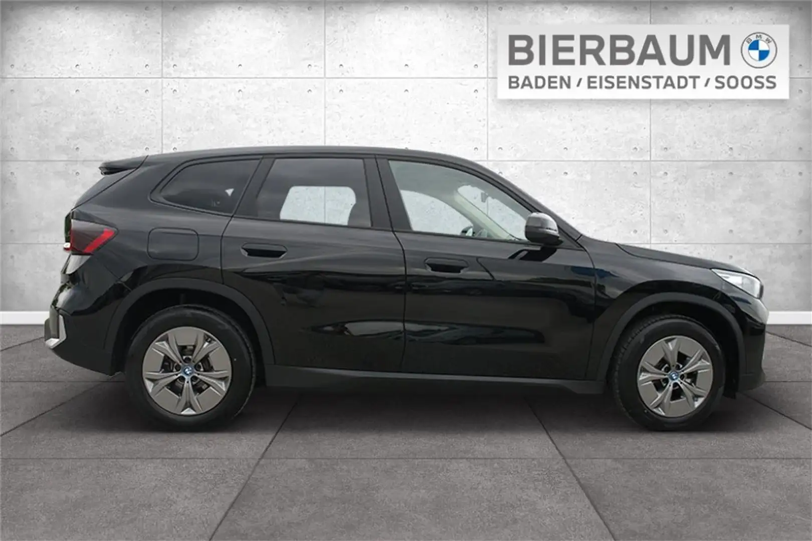 BMW iX1 eDrive20 Schwarz - 2