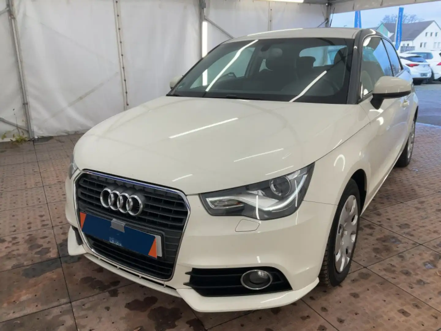 Audi A1 1.6 TDI 105CH FAP AMBITION Blanc - 1