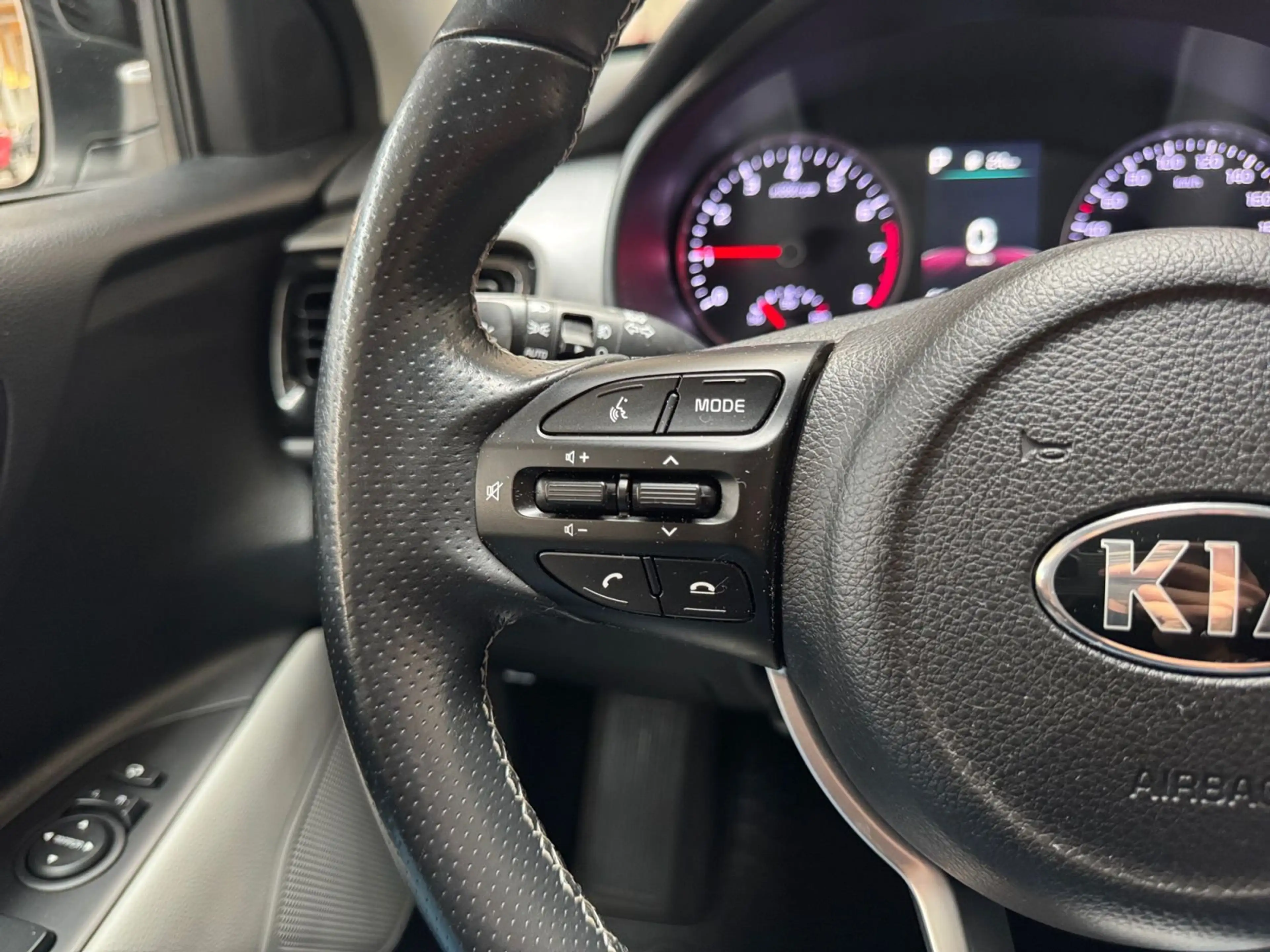 Kia Stonic Black Edition 1.0T 120cv MHEV — photo 10
