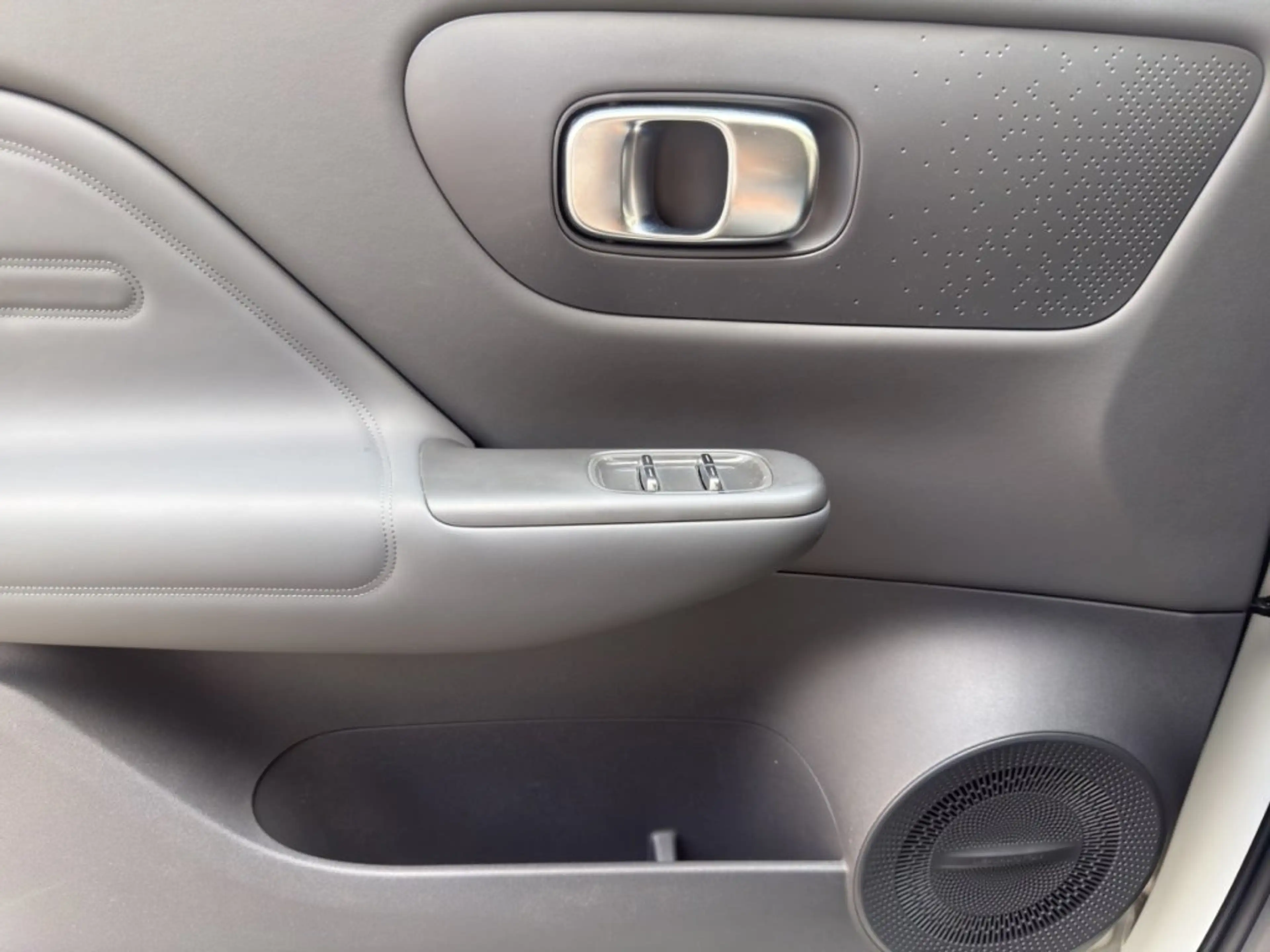 Leapmotor B10 Hybrid Design — photo 14