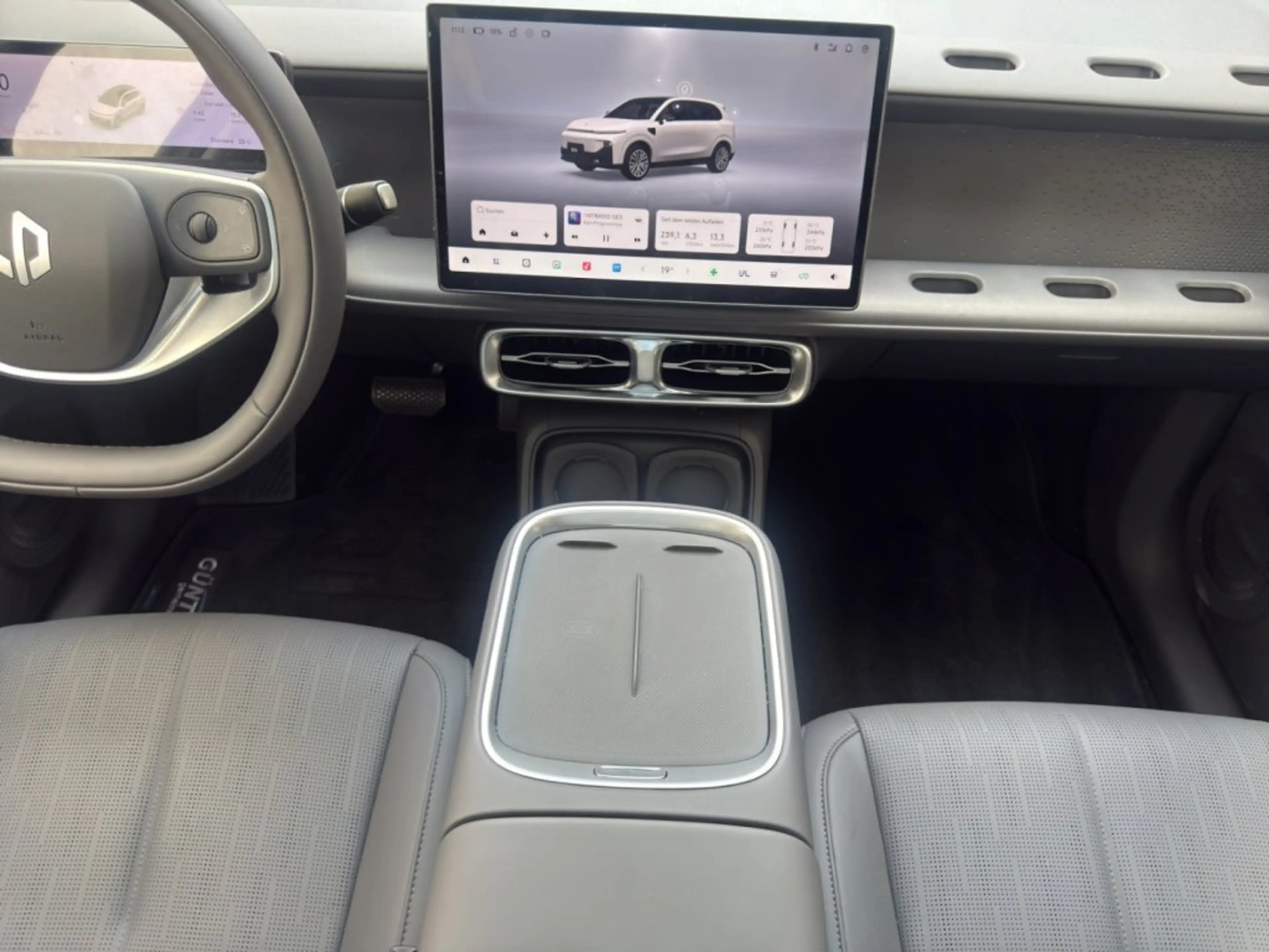 Leapmotor B10 Hybrid Design — photo 10