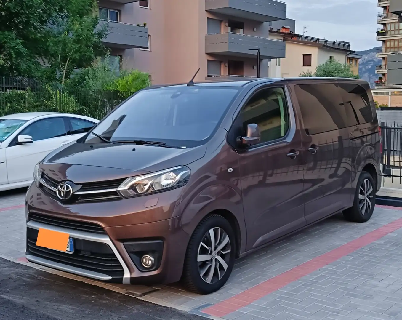 Toyota Proace Verso 1.6 executive Marrone - 1