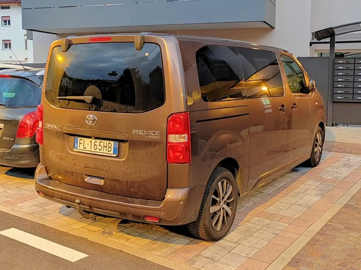 Toyota Proace Verso 1.6 executive Marrone - 2