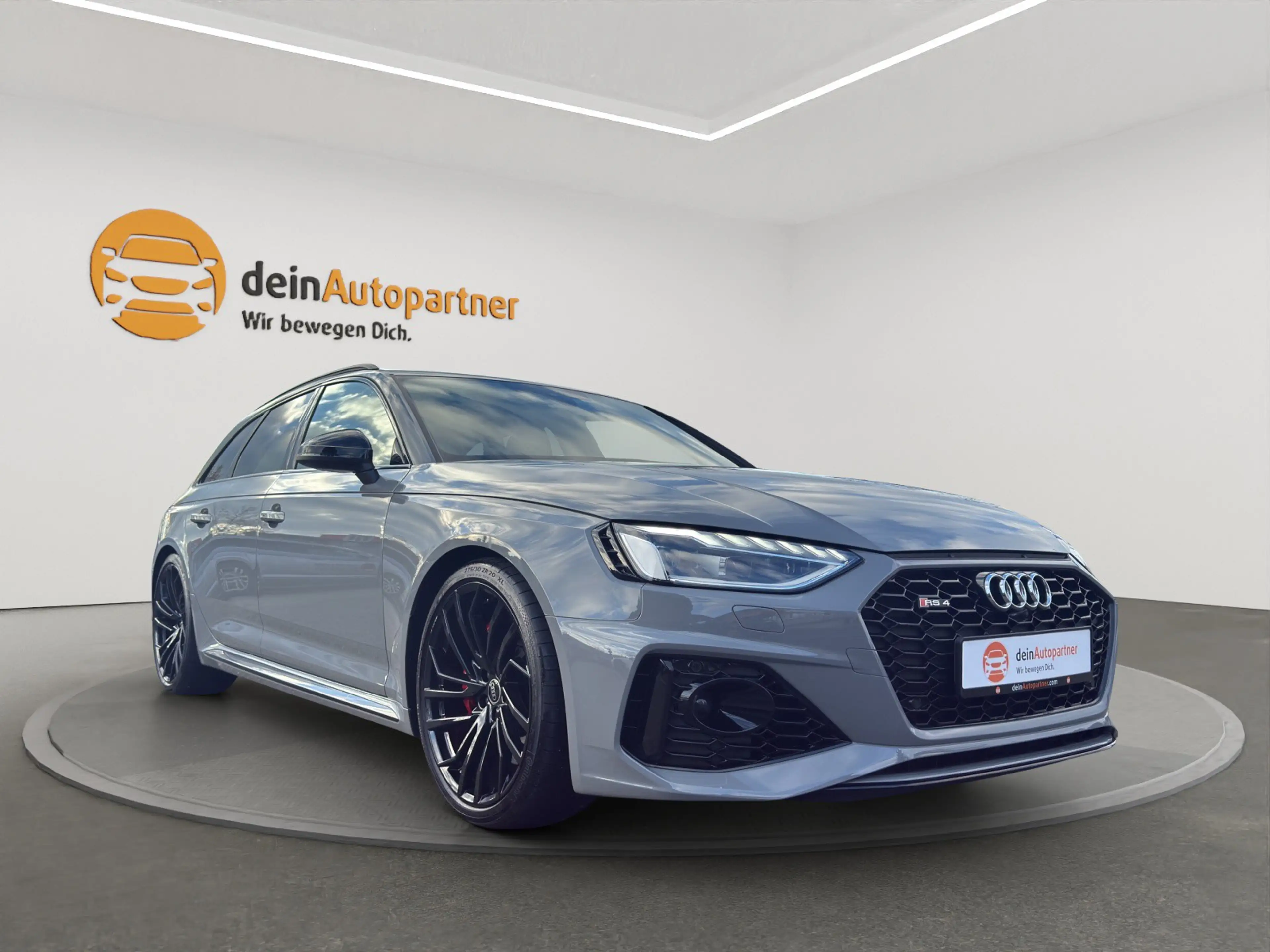 Audi RS4 RS 4 Avant /MASSAGE/20"/RFK/SPUR/BLACK PANO MTRX q — photo 2