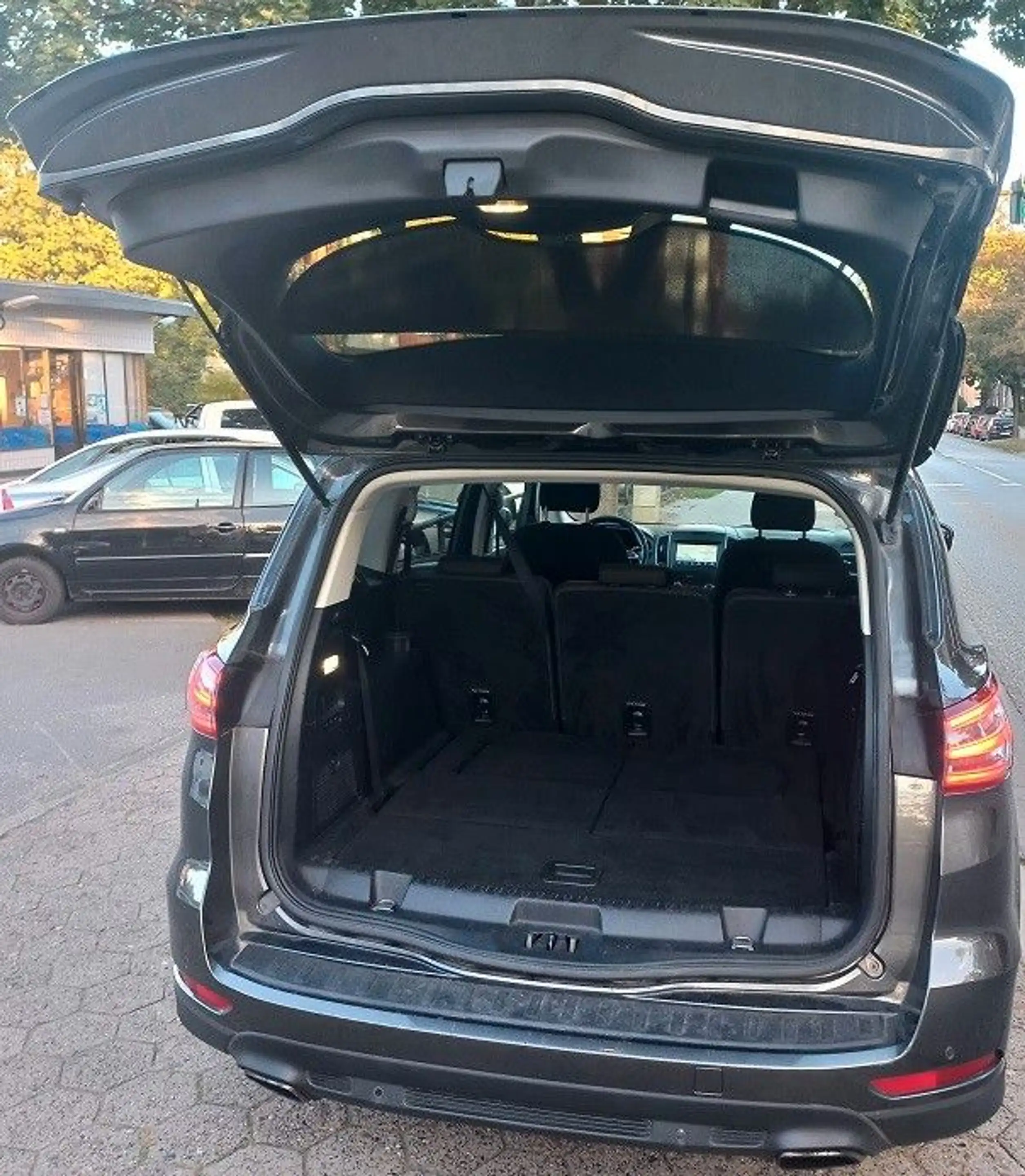 Ford S-Max 2,0 TDCi Aut. 7-Sitze Klima Navi SHZ LMF17 — photo 16