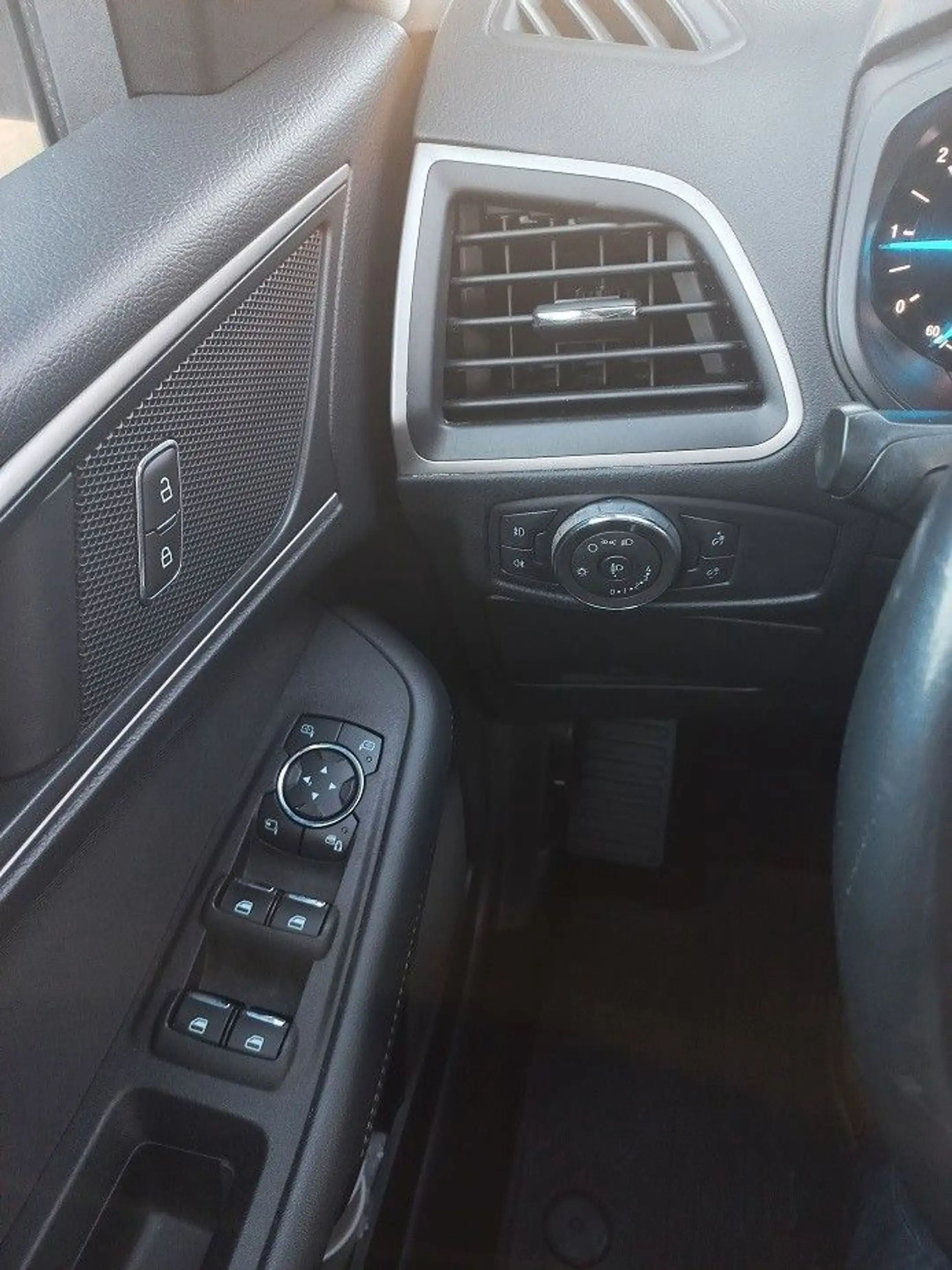 Ford S-Max 2,0 TDCi Aut. 7-Sitze Klima Navi SHZ LMF17 — photo 29