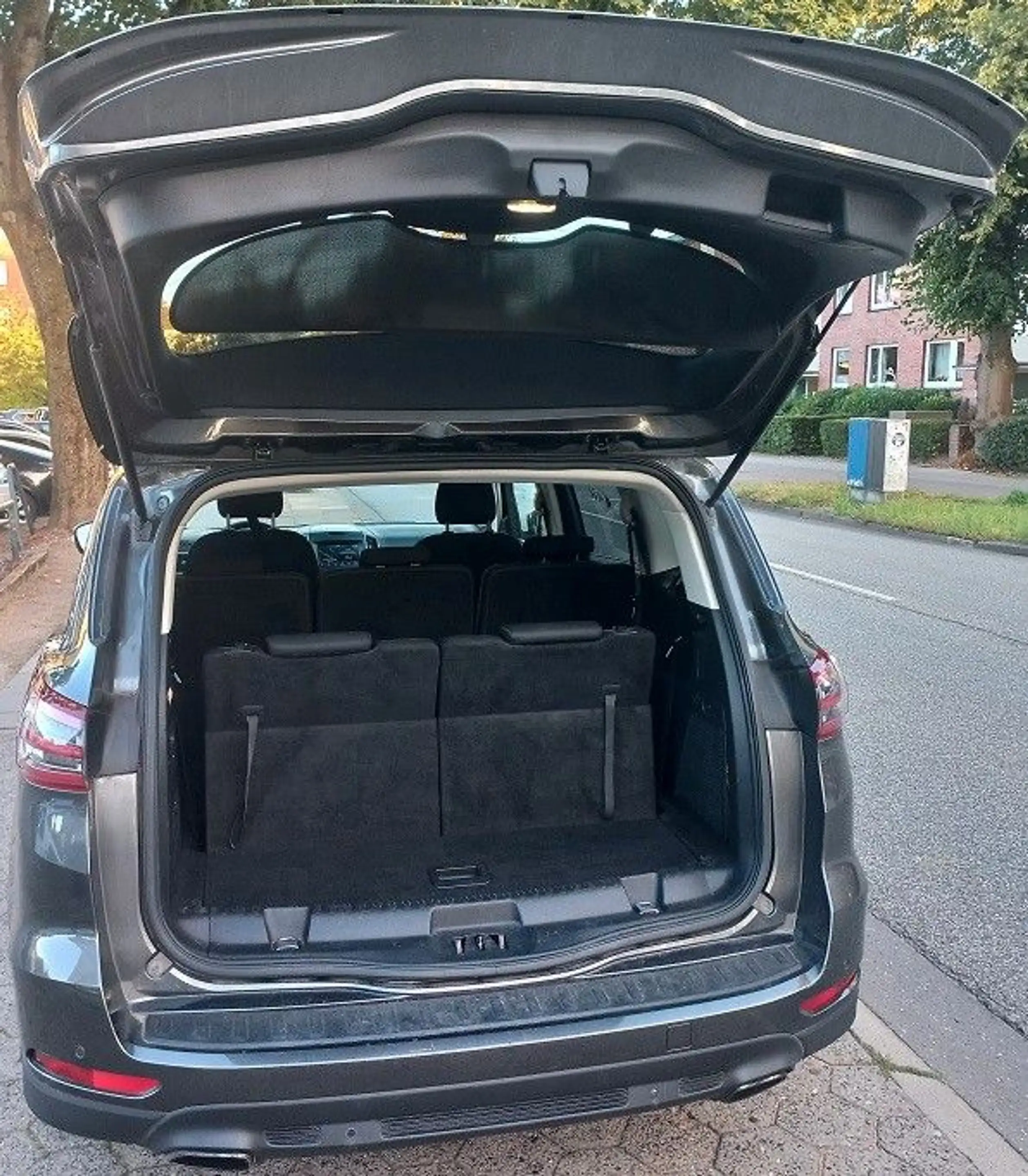 Ford S-Max 2,0 TDCi Aut. 7-Sitze Klima Navi SHZ LMF17 — photo 18