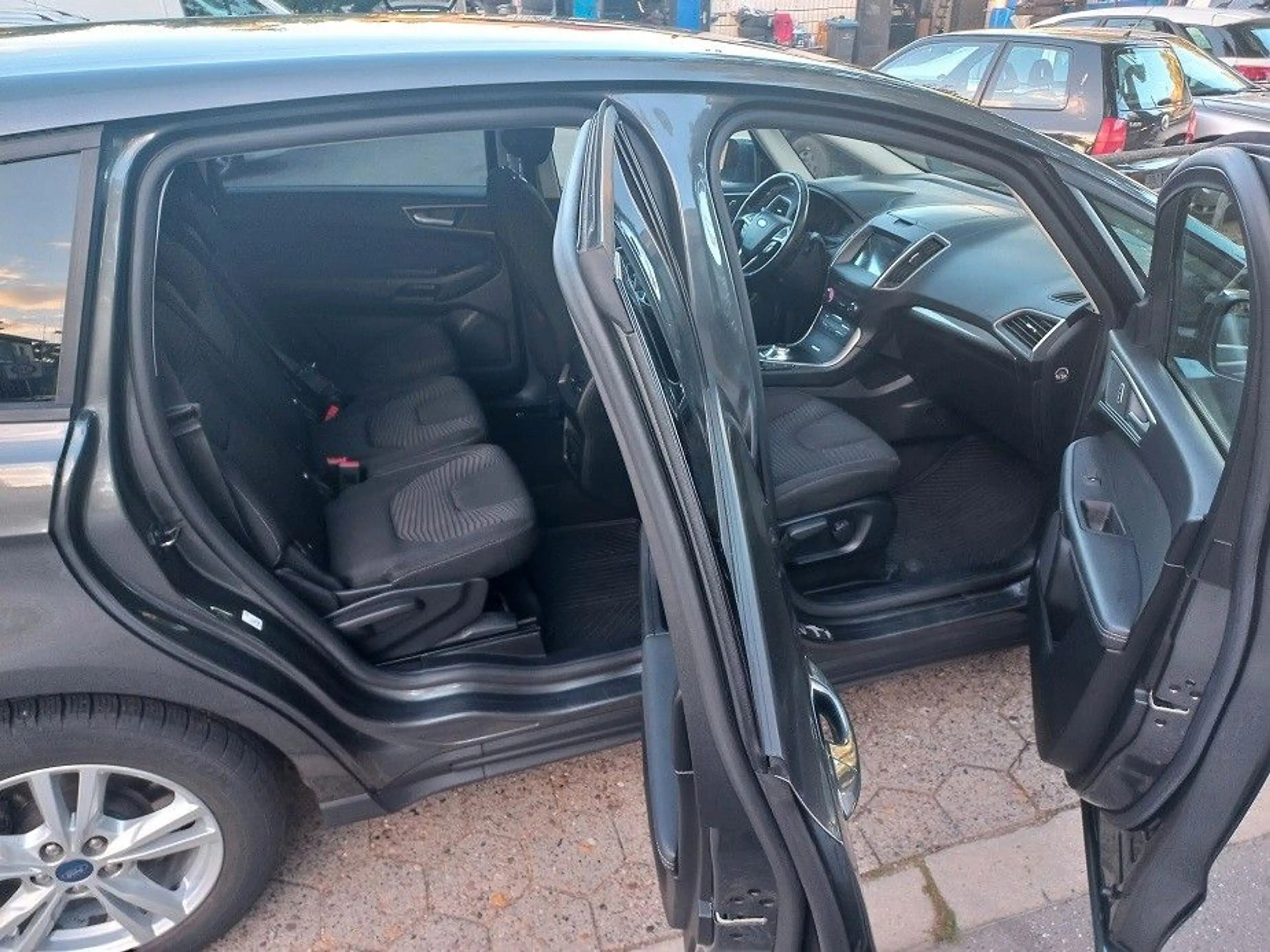 Ford S-Max 2,0 TDCi Aut. 7-Sitze Klima Navi SHZ LMF17 — photo 14