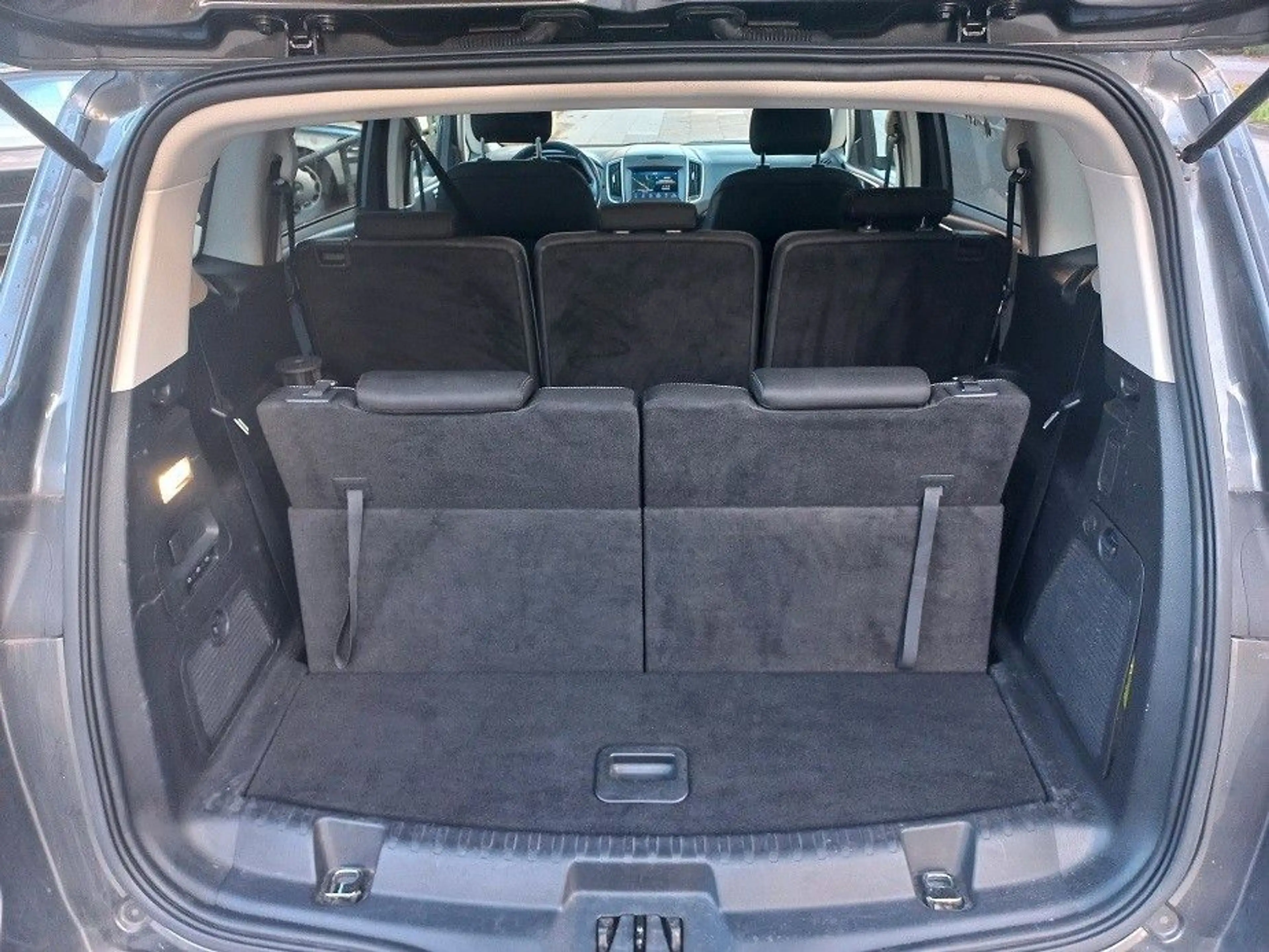 Ford S-Max 2,0 TDCi Aut. 7-Sitze Klima Navi SHZ LMF17 — photo 19