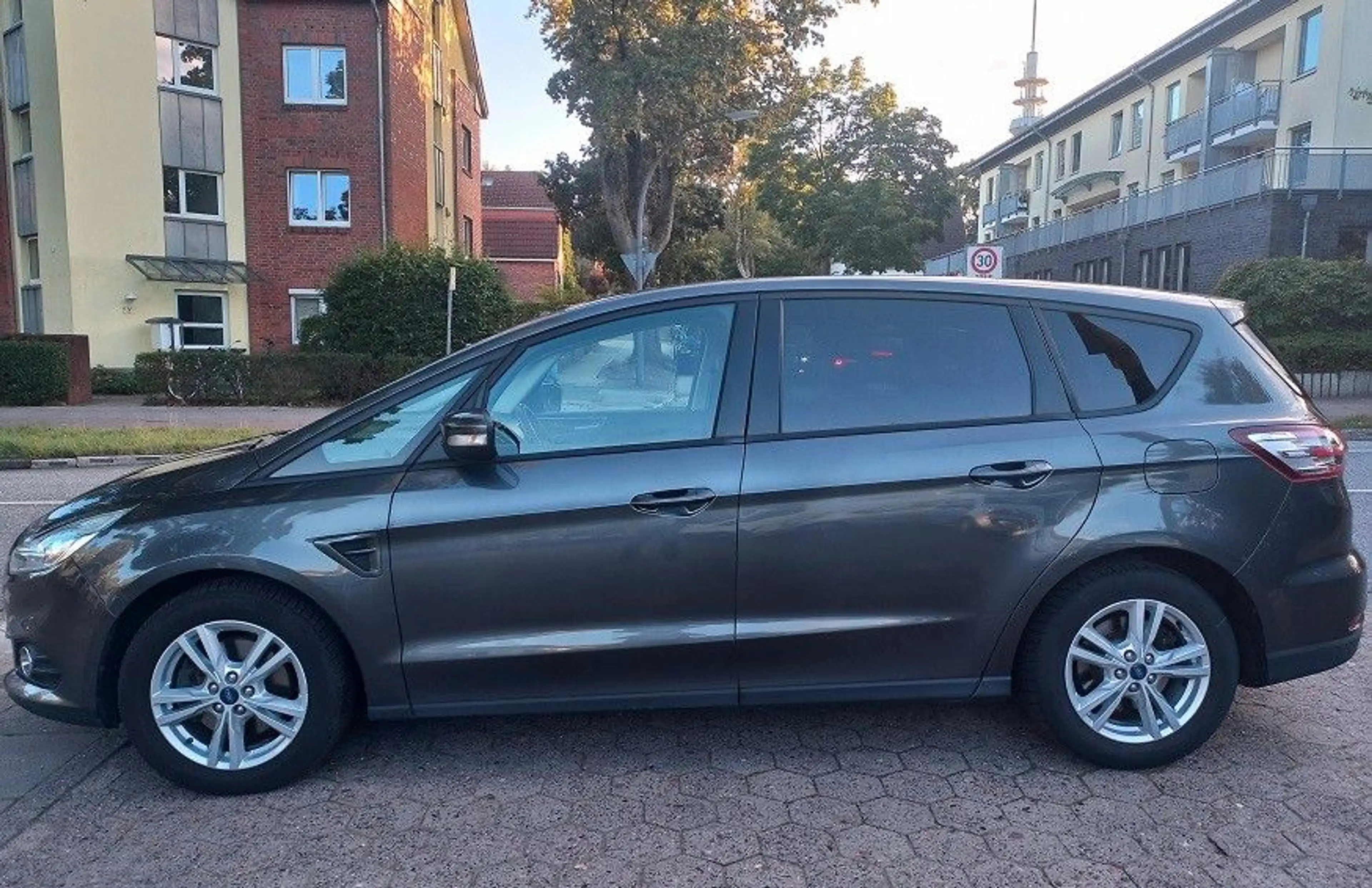 Ford S-Max 2,0 TDCi Aut. 7-Sitze Klima Navi SHZ LMF17 — photo 6