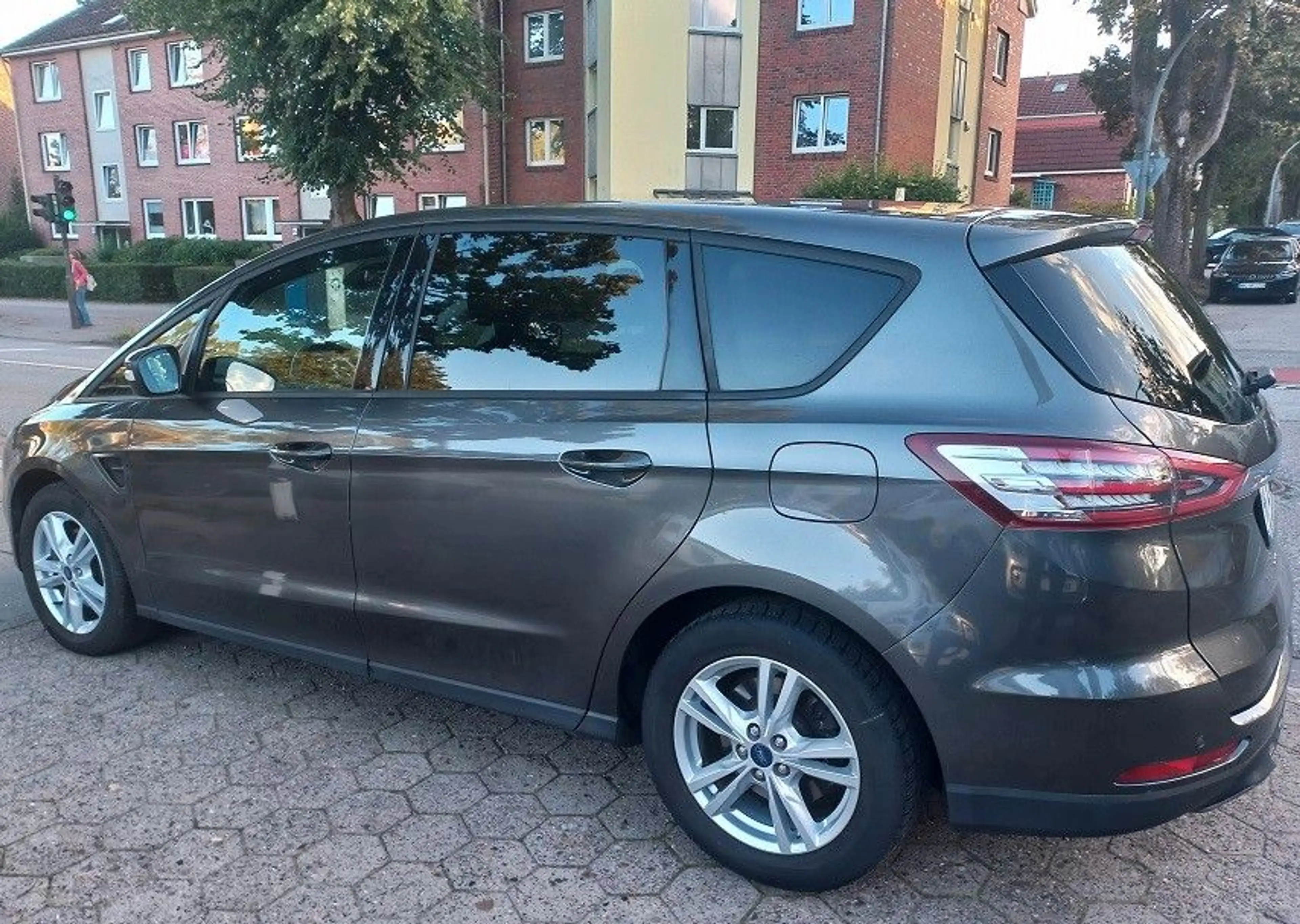 Ford S-Max 2,0 TDCi Aut. 7-Sitze Klima Navi SHZ LMF17 — photo 7