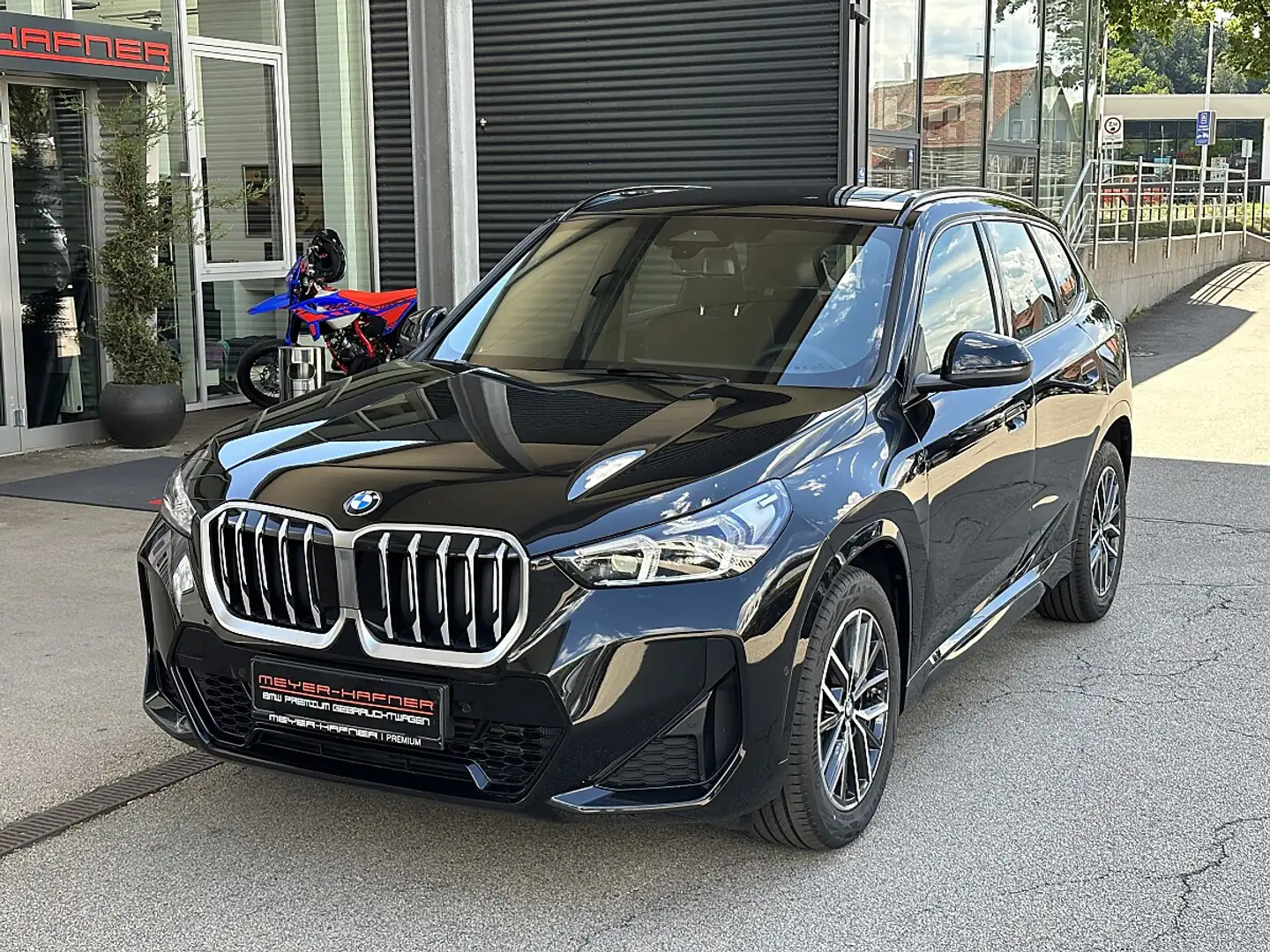 BMW X1 sDrive18i M-Paket Aut. Schwarz - 1