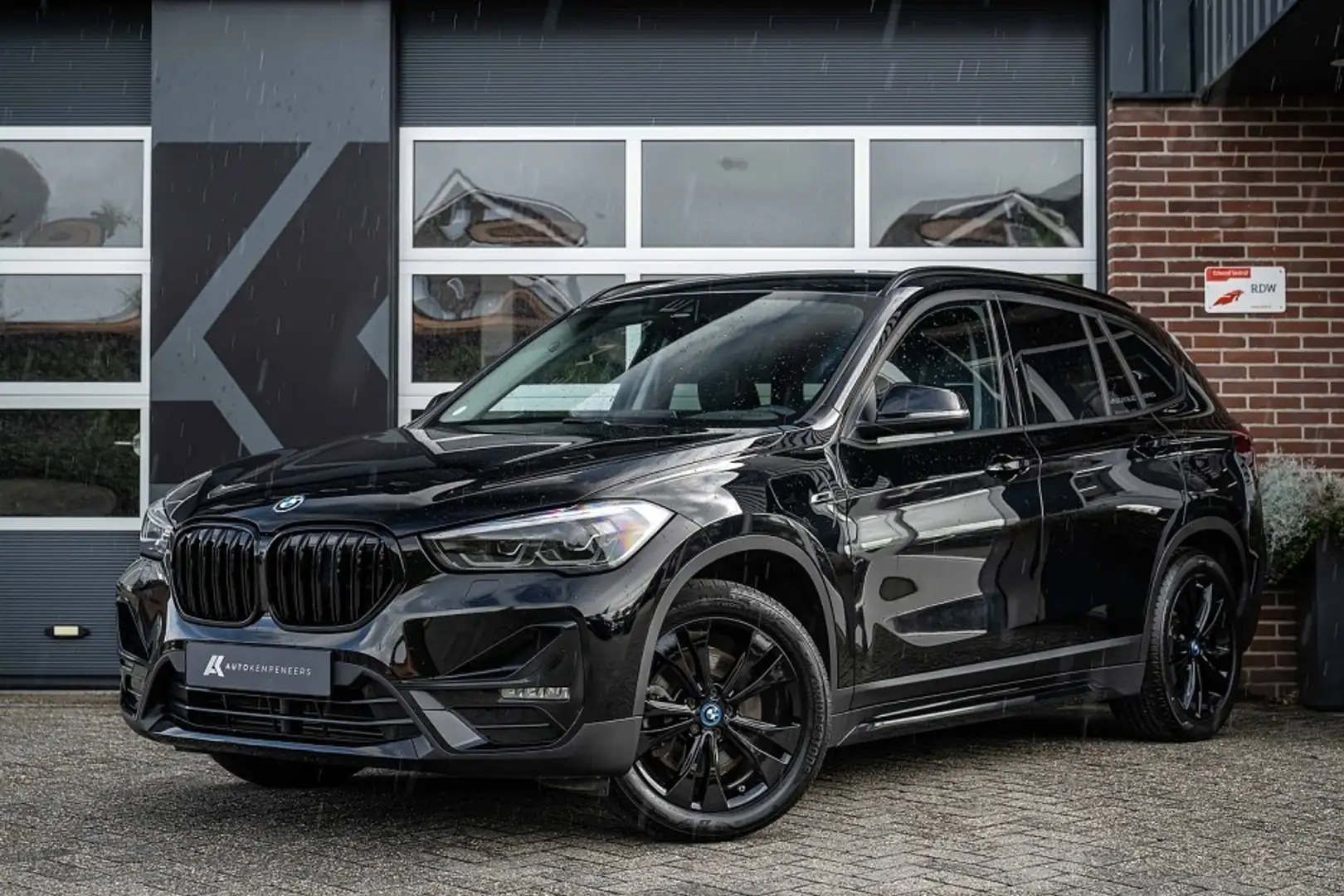 BMW X1 25e xDrive | Sportline | Hifi | Stoelverwarming | Noir - 1