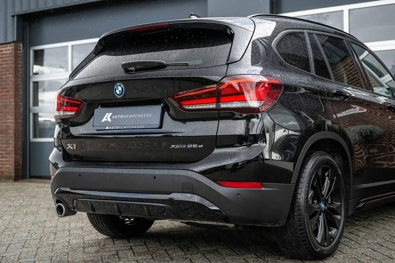 BMW X1 25e xDrive | Sportline | Hifi | Stoelverwarming | Noir - 2