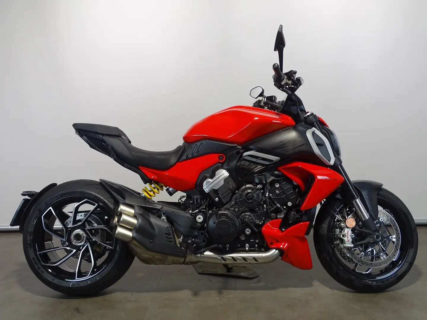 Ducati Diavel V4 Červená - 1