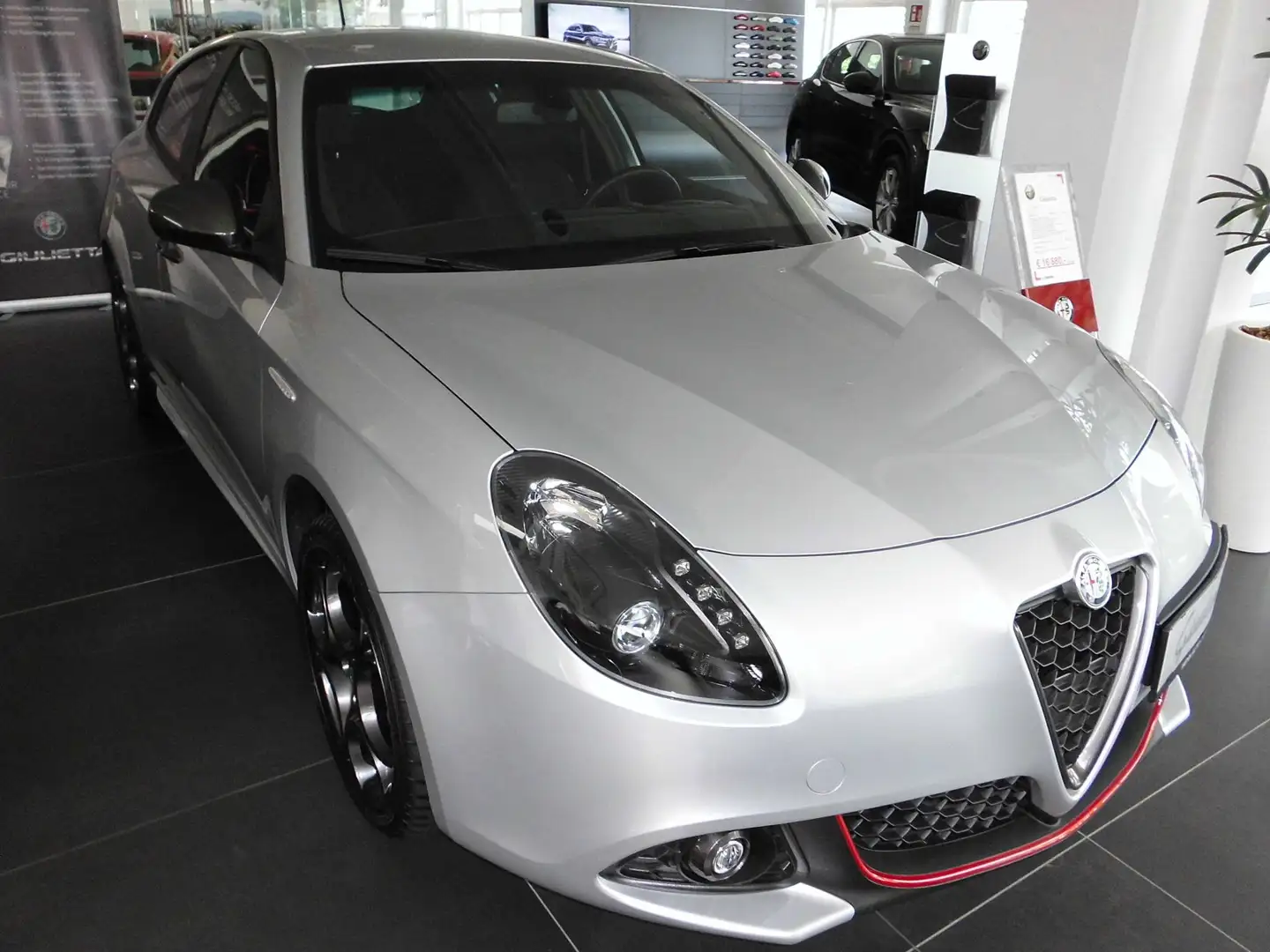 Alfa Romeo Giulietta Giulietta Super 1,4 TB Super Grau - 1