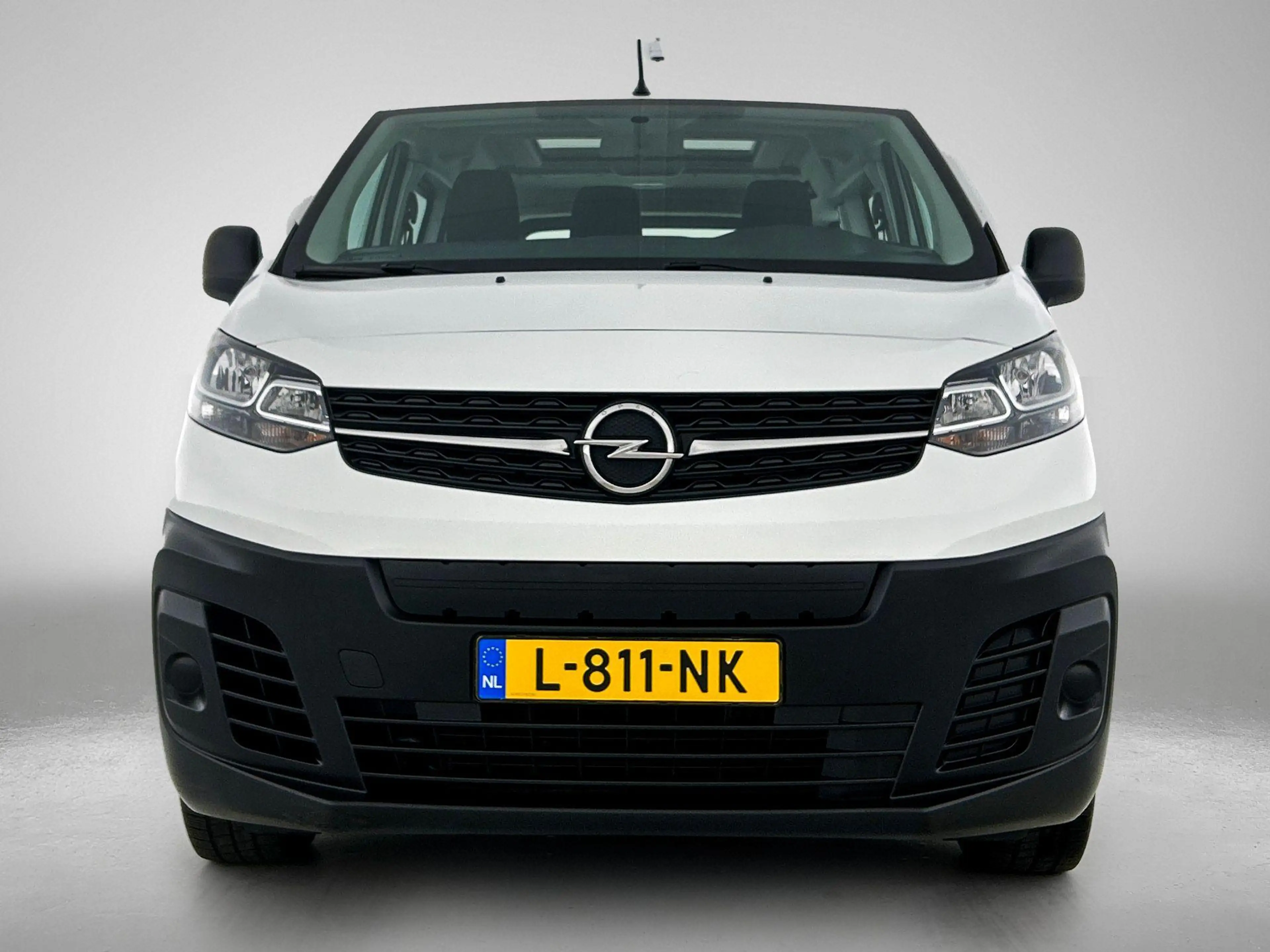 Opel Vivaro-e Combi L2H1 75 kWh — photo 6