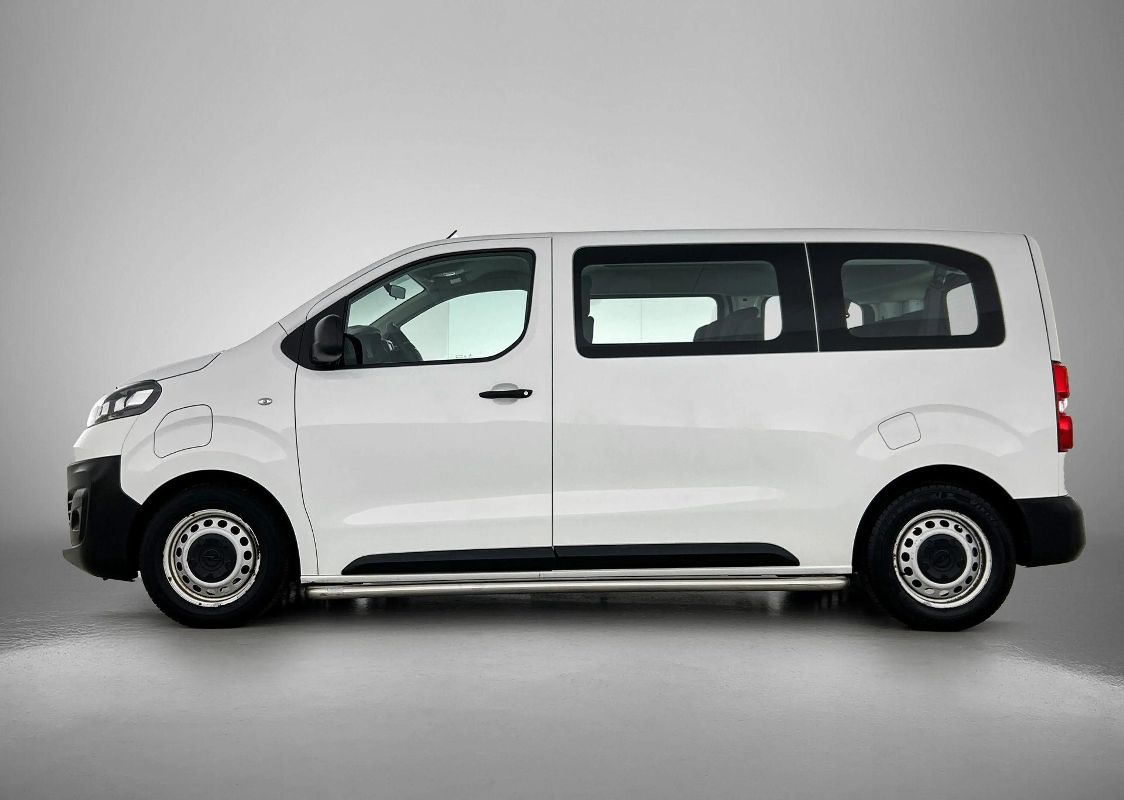 Opel Vivaro-e Combi L2H1 75 kWh — photo 3