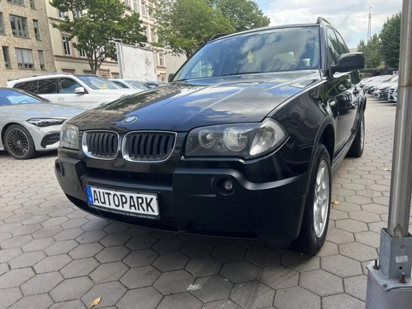 BMW X3 2.0i *Klima*Navi*PDC*6 Gang*Alu Schwarz - 2